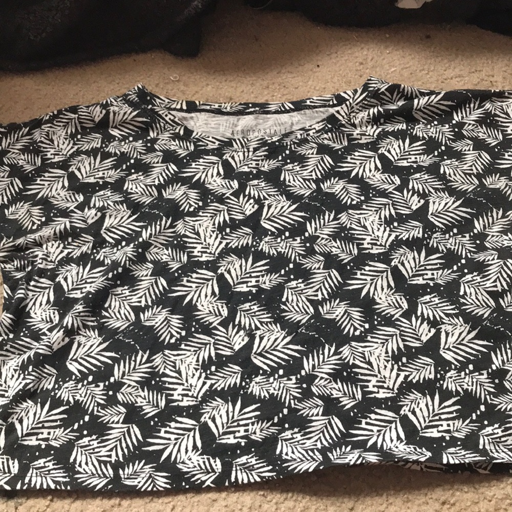 Palm crop top with rolled sleeves